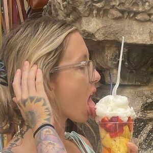 Catsandcookies / sunflowerpixxie