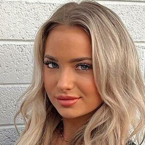 Chloe H / __chloe__h / c_rosexo