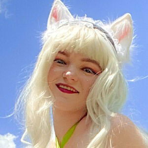 elle.chu / ellechu11 / many_rats_in_a_coat