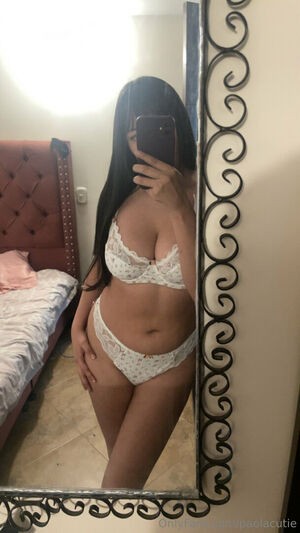 paola.your.girl / paolacutie