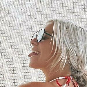 Caroline Colstonn / carolinecolston / carolinecolstonn