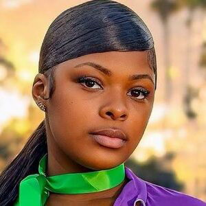 Julia Woodford / julzjulzjulzz / julzzx3