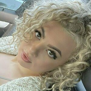 curly_lexi / curly_lexie