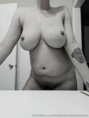 hotmomnextdoor / hotmomnextdoorxxx