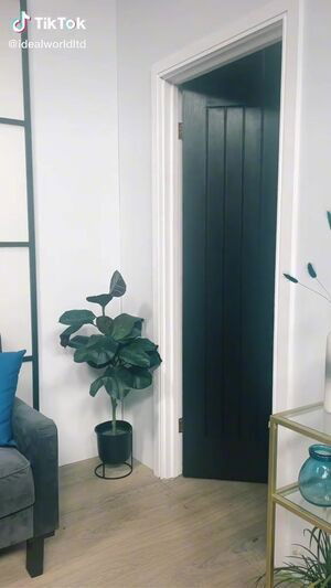 Genevieve Ni Reamoinn / Ideal World TV Presenter / genevieve / genevieve_ni / genevieve_reamoinn