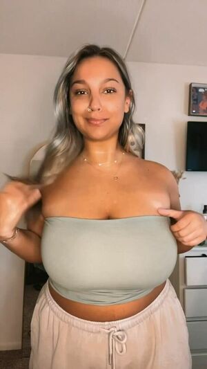 mel.rrrossee / melllroseee