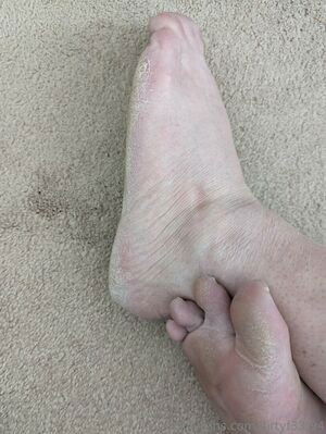 flirtyf33t94 / peanutbutterandjellyaddict