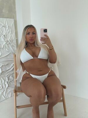 Abbie Carroll / abbcrrll / abbiecarroll_x  / abs.carroll