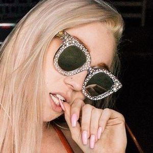 KendraSunderland / therealkslibrarygirl