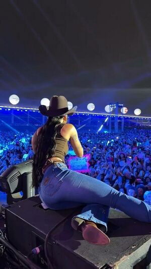 Ana Castela / anacastelacantora