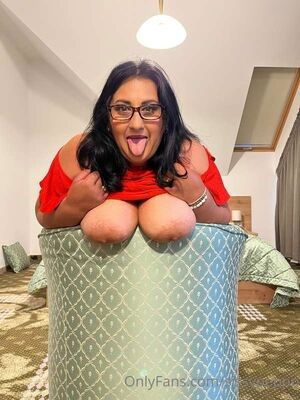 Sissy Peppo / Sissymycurvers / sissypeppo