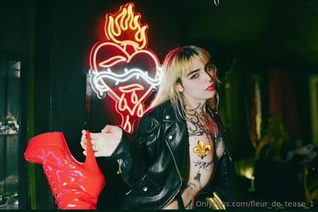 fleur_de_tease_1 / fleurdetease