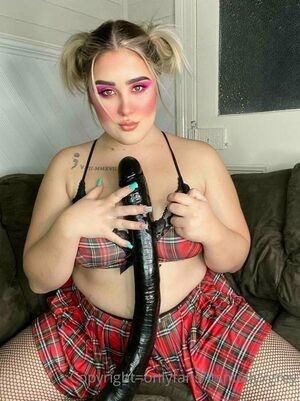 Molly Grey / https: / itsmollyxgrey