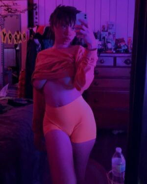 quirk: hoe / yourbestg1rljade / yourbestkitty