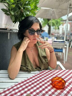 jojo.sm0king / jojosmoking