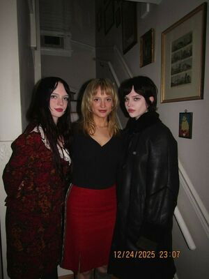 Sophie Thatcher / soapy.t / soapythinker / sophie_thatcher