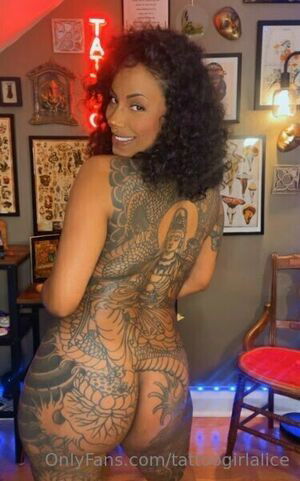 aliceaunaturale / tattoogirlalice