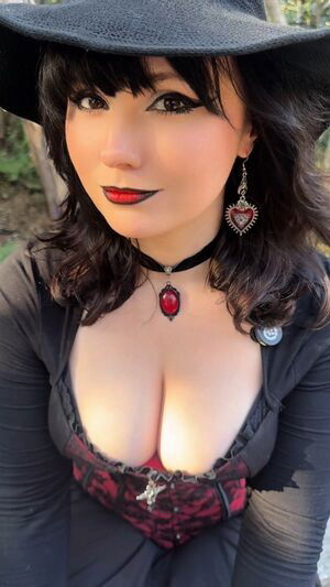 Cryptmommy / Cryptmommy1