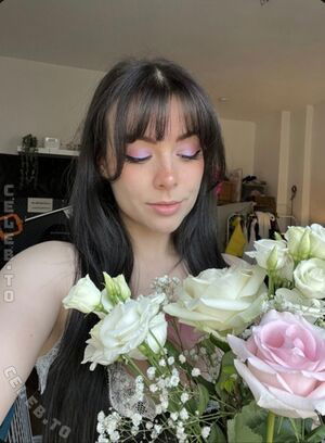 Sophiedoesrandomnsfw / Soymilkonice / milkonice / sojadoesrandom / soymilkproductions / soymilkproductionz