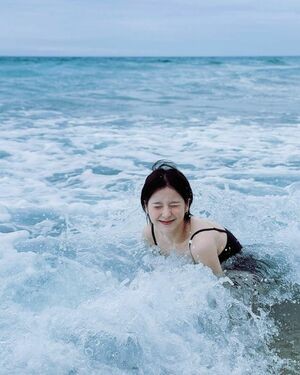 HeeJin (ARTMS / HeeJin (ARTMS / LOONA) / heejin_theworld