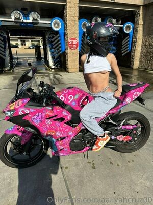 aaliyahcruz00 / aaliyahfuckingcruz