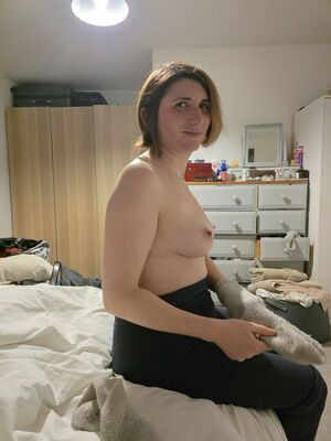 Bronwen Fackrell / Trimalchio87 / bee