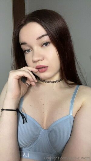 bella-cutiexxx / bellacutie_x