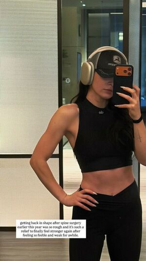 Chrissy Costanza / chrissycostanza