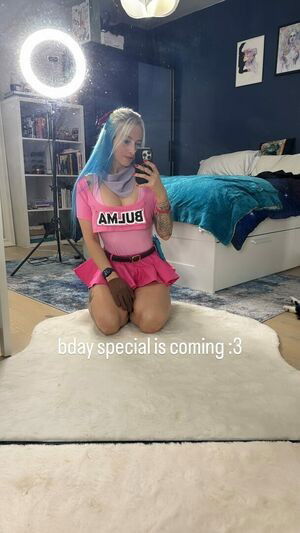 Giulia Henne / giuhenne