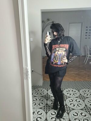 Babyvillian / babyvillain / yourbabyvillain / yourbabyvillian