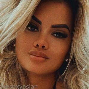 chloesexyasian