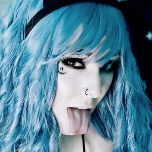 EssieXO / ItsRavenRoses / ravenroses