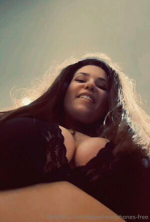 ladywheadphones-free / ladywithheadphones