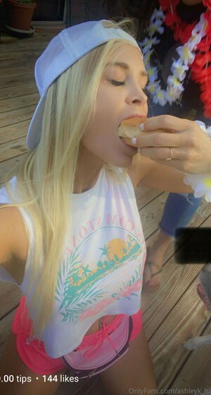 AshleyK Hawaii / ashleyk_hawaii / ashleykfree