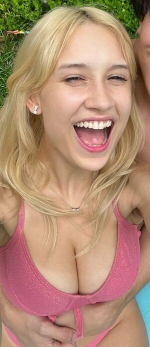 Maria Monteiro / MaryChii / marianamonteiro / mary_nikky / s2marychii