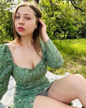 Elina Harper / elinaharper / itselinaharper