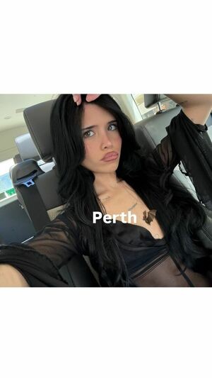 Nessa Barrett / nessabarrett