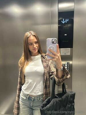 evcheeke / evelinakiss