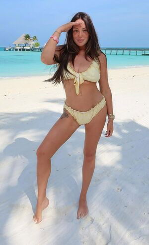 Charlotte Crosby / charlottegshore