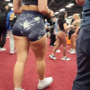 Lexi Simoes / lexisimoes / lexonthelow