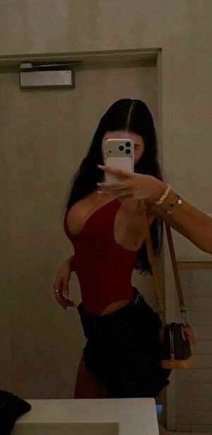 Ella Bleu / athenaamuse / ellaableuu / ellaableuuu