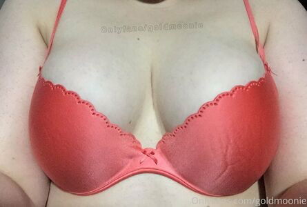 goldmoonie / goldmoony