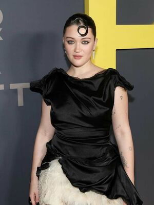 Isa Briones / isacamillebriones / laquinn_99