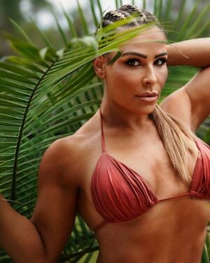 MS4wLjABAAAAo17RC6218in_uHkSdQiCy9tKiSI3-PsFy8rA9vy1IuNgQHj1FihalEWvwJ_A1zE8 / Natalya / Natalya Neidhart / NatbyNature / natalya_boat