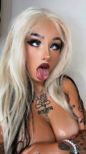 emialtdoll / emiliajolie / emiliasecrettt / emjolieee / jenniiferwest / jenxflacko / leoooqueeen / yourfavgothemi