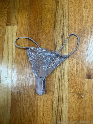 Thongria / Zoë Ligon