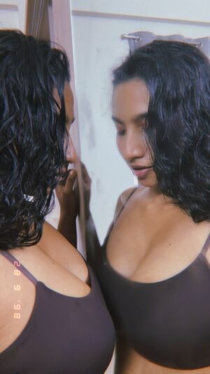 Anjana Mohan / anjanamohanoffl