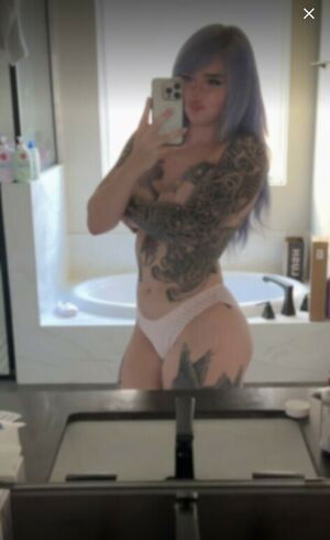 StrongWaifu / strongwaifuu