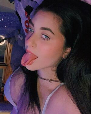 Heidi Gebhard / heidigeb / heidigreytv / heidiigeb