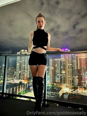 ally.goddess / goddessxoally